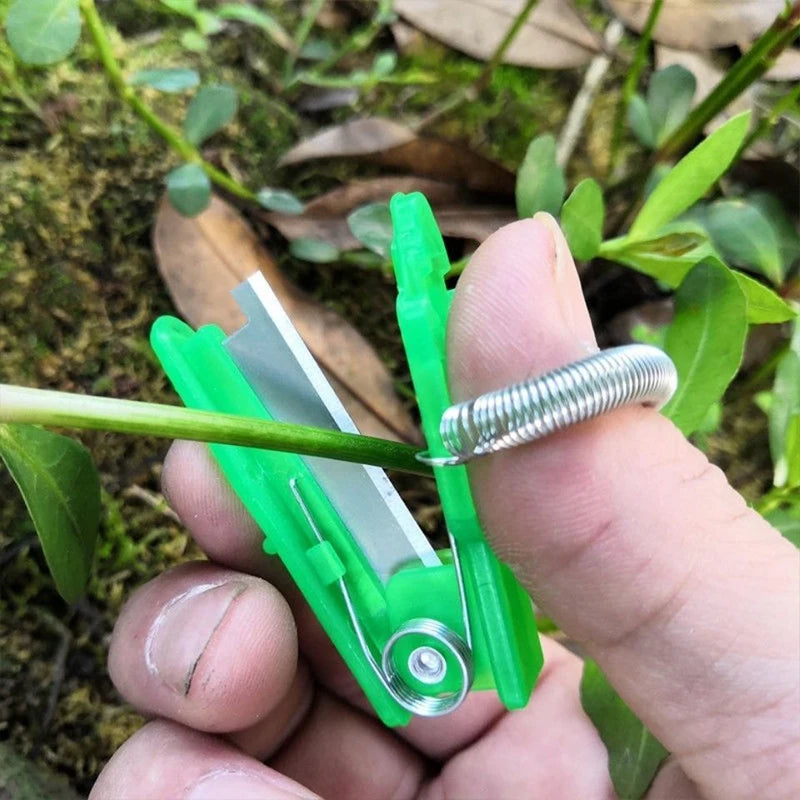 Thumb Harvesting Knife – Safe & Easy Fruit Picking